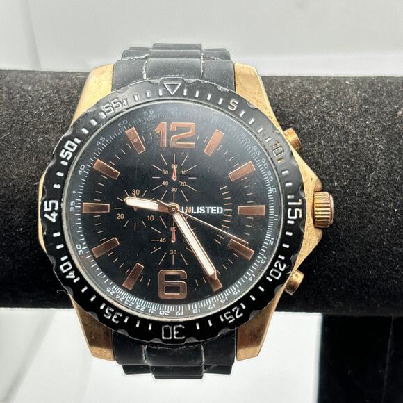 Retro Black & Gold Men's Unlisted Watch - Picture 2 of 3
